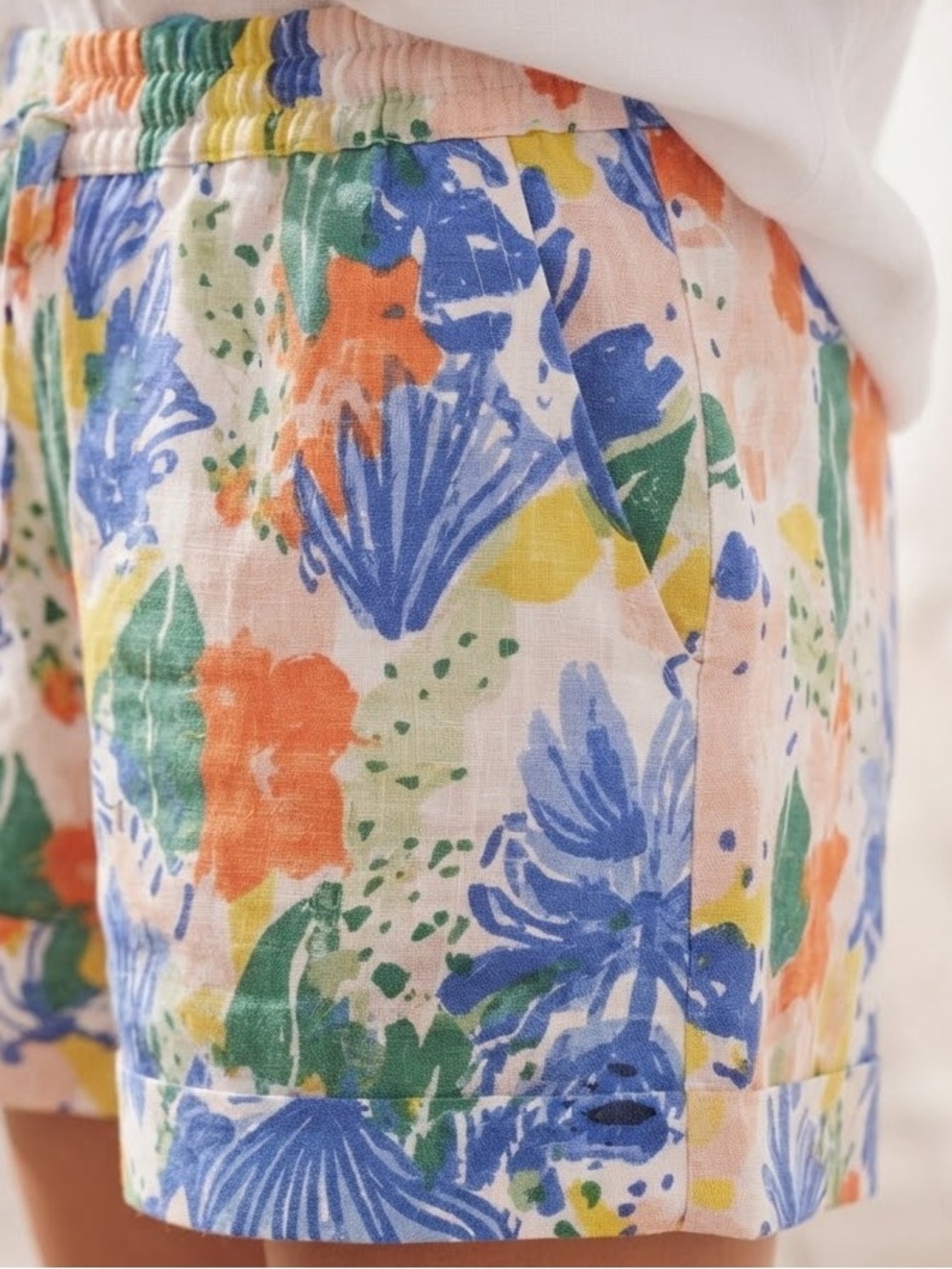 Artonomo Creatives 100% Linen Abstract Floral Ruffle Hem Pull On Short - Large